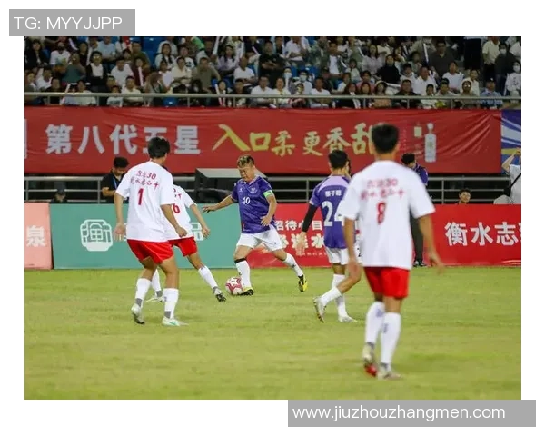 足球明星化身老头重返球场展现不老传奇与青春活力 足球明星化身老头重返球场展现不老传奇与青春活力